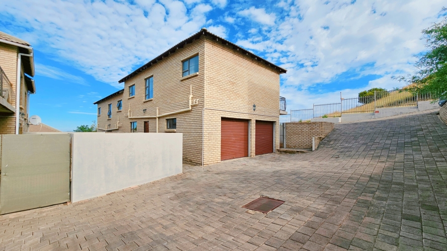 3 Bedroom Property for Sale in Langenhovenpark Free State